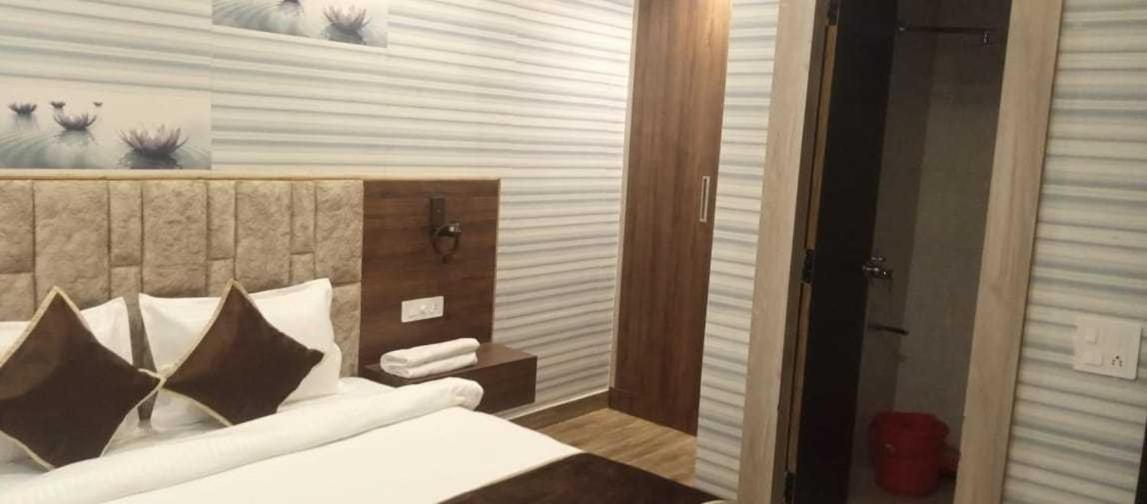 Oyo Mmc Hotel And Restaurant Meerut Extérieur photo
