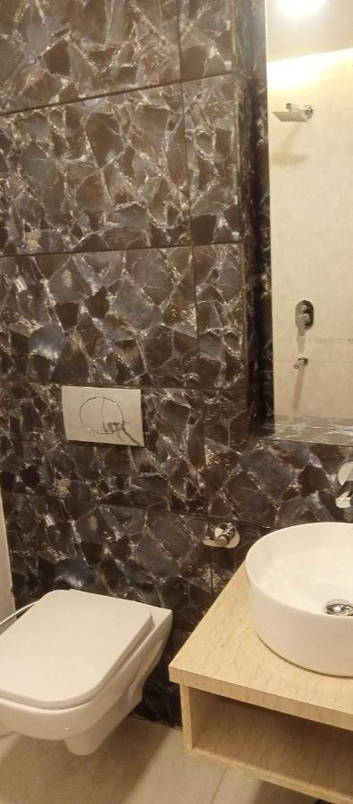 Oyo Mmc Hotel And Restaurant Meerut Extérieur photo